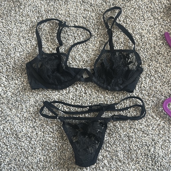 Thistle and Spire black bra and thong - Picture 4 of 4